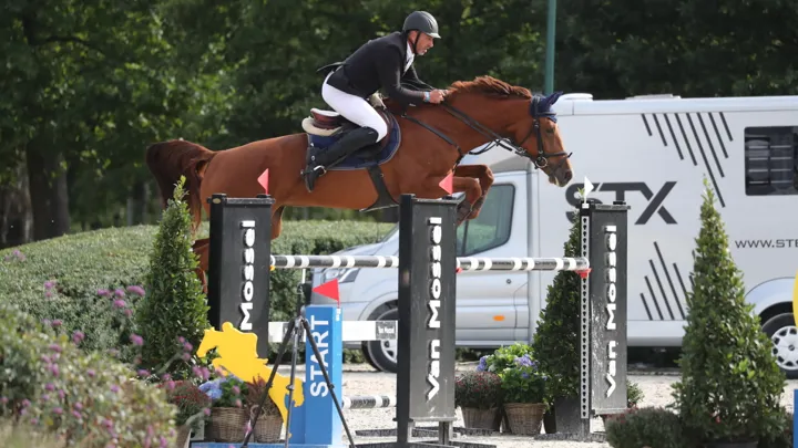 Koen Geerits wist de klasse Zwaar te winnen bij de springruiters