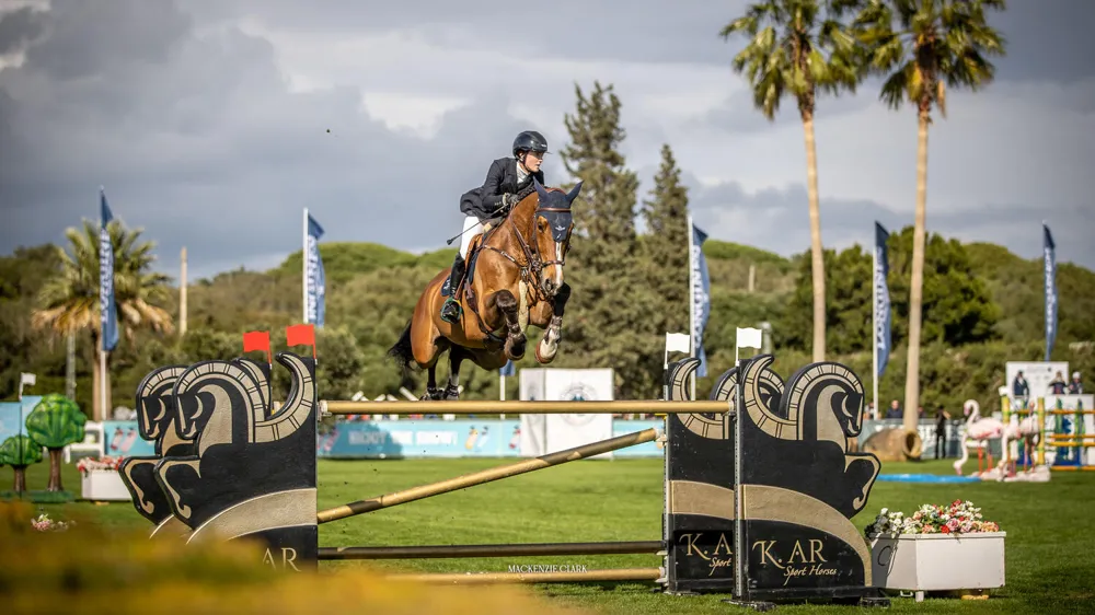 En 2026, Niamh McEvoy a remporté son premier Grand Prix 4* grâce à Olympic 'GL' 'FVD'.