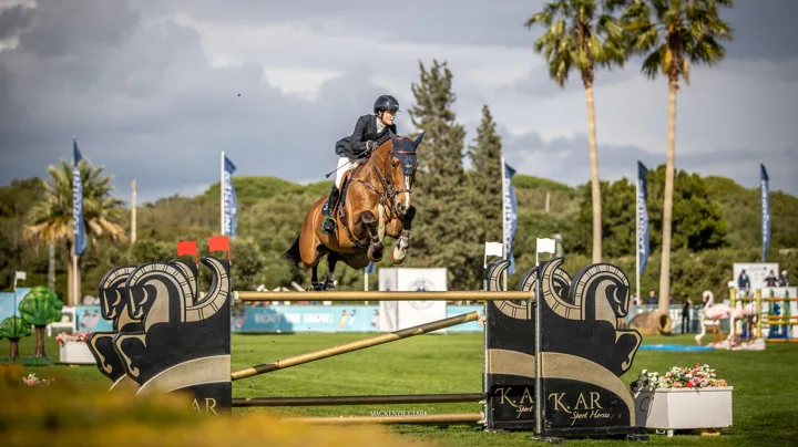 En 2026, Niamh McEvoy a remporté son premier Grand Prix 4* grâce à Olympic 'GL' 'FVD'.