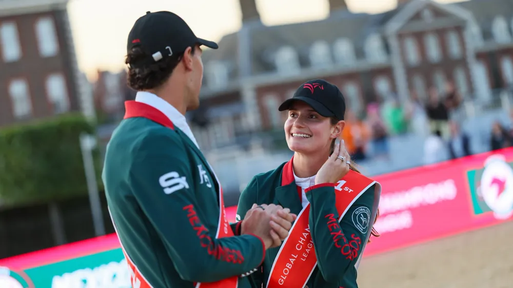 Zoe Conter wint met haar partner Carlos Hank