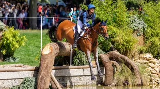 Karim Laghouag est ici en selle sur Triton Fontaine lors des Jeux olympiques de Paris 2024. 