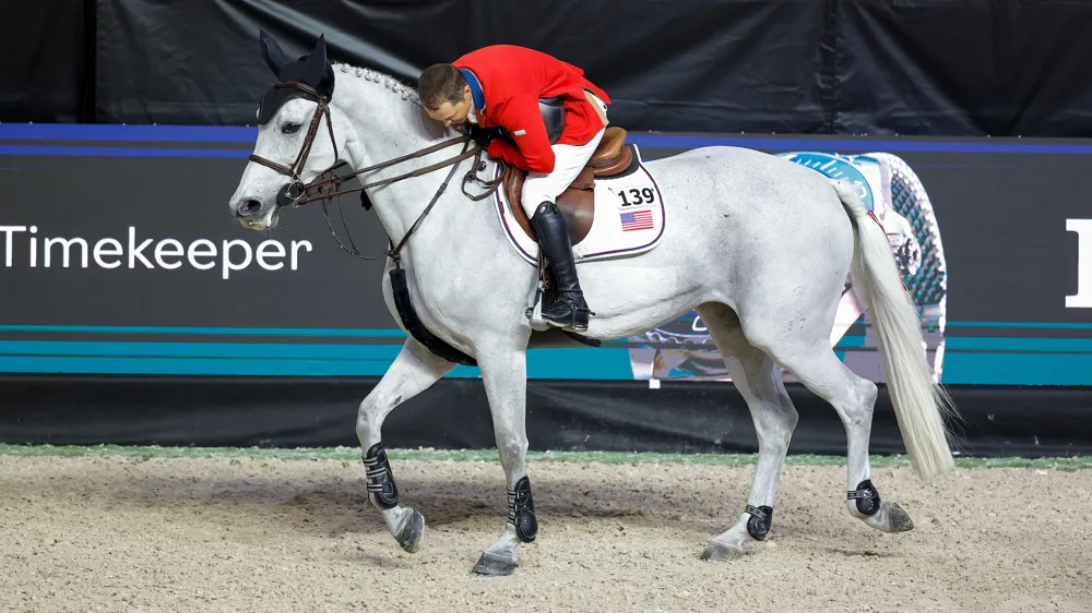 D’ordinaire si impassible, Kent Farrington a fendu l’armure le temps de quelques secondes, pour savourer pleinement l’obtention de son premier titre majeur.