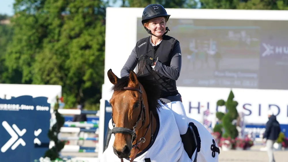 En plus d'être éleveuse, Susana García Cereceda Epaillard monte plusieurs jeunes chevaux du haras de la Bosquetterie, comme ici avec Beefeater d'Auge. 