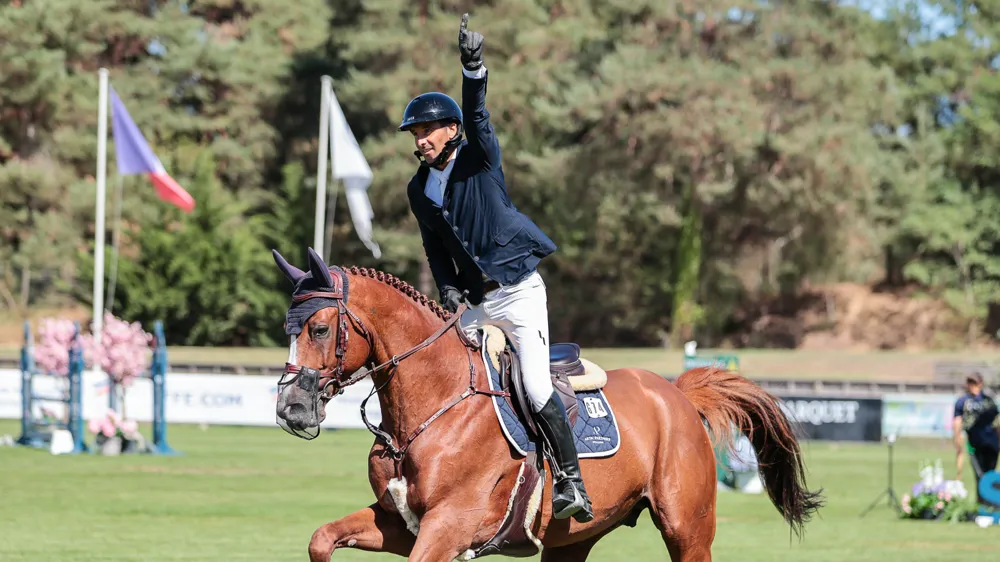 Non sans rappeler Ermitage Kalone, son demi-frère, dans son look, Komando de Riverland, nouveau champion de France des six ans entiers, témoigne d’une qualité tout aussi intéressante.