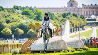 Christoph Wahler en selle sur Carjatan S pendant les Jeux olympiques de Paris 2024.