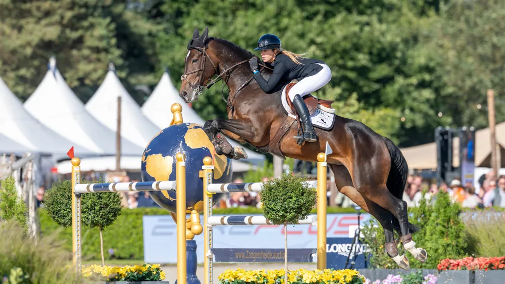 Roosje Brouwer et Elotte ont dominé le championnat du monde des chevaux de sept ans, dimanche 20 septembre à Lanaken.
