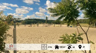 Domaine équestre exclusif de plus de 5,6 hectares, idéalement situé en Indre-et-Loire à dix minutes d’une grande ville, dans un cadre naturel préservé.