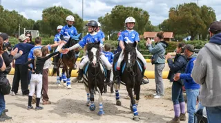 Joueurs de horse-ball au Grand Tournoi 2026 