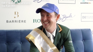 Membre de l’équipe irlandaise victorieuse dans la Coupe des nations de La Baule hier après-midi avec Qonquest de Rigo, Bertram Allen a livré ses impressions au micro de Kamel Boudra. 

Cette Sortie de Piste est présentée par CWD, le sellier haut de gamme dédié à la performance sportive des cavaliers.