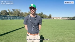 Présent au CSIO 5* de Gassin à l’occasion de la Ligue des nations Longines qui s’y tenait, Alex Matz ne cesse de monter en puissance. En effet, depuis cette année, Robert Ridland, sélectionneur de l’équipe Étasunienne, lui a donné l’opportunité d’intégrer l’équipe lors de rassemblements collectifs. Plus que jamais présent au plus haut niveau international, le sympathique Américain a accepté de revenir sur son évolution dans une Sortie de piste, présentée par CWD, le sellier haut de gamme dédié à la performance sportive des cavaliers. 