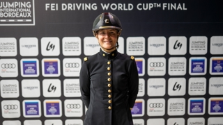 Ce midi, Pauline Basquin a terminé deuxième du Grand Prix du tout premier CDI 4* de Bordeaux. Si l’Australienne Simone Pearce a obtenu une note moyenne légèrement supérieure à la sienne avec Will Marq (71,13% contre 71,065%), l’écuyère du Cadre noir de Saumur se réjouit du comportement de Sertorius de Rima*IFCE, estimant que son partenaire olympique a retrouvé un parfait état d’esprit. Ravie de voir le dressage intégrer le programme sportif du Jumping international de Bordeaux, Pauline Basquin compte bien gagner la Reprise Libre en Musique, demain après-midi.