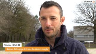 Membre du groupe “À cheval pour Paris” avec Elipso de la Vigne, Sébastien Cavaillon était à Saumur cette semaine pour un stage de préparation de l’équipe de France, notamment en vue des Jeux olympiques de Paris. 