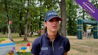 Membre de l’équipe de France Poneys de concours complet, Tifanie Villeton participe cette semaine à ses troisièmes championnats d’Europe, deux ans après avoir décroché une médaille d’argent collective au Mans et un an après avoir obtenu de francs succès à Westerstede, en Allemagne. Ouvreuse du collectif tricolore, la cavalière voit ce rôle comme une véritable marque de confiance de la part du sélectionneur, Gilles Viricel. Après sa reprise de dressage, elle a livré ses impressions sur sa performance et sur le parcours de cross, reconnu avec l’ensemble du staff et de ses coéquipiers.