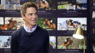 Le 10 décembre, en ouverture du Concours Hippique International de Genève, se tiendra à Jiva Hill, une nouvelle édition de la célèbre vente aux enchères de chevaux d’exception : la Geneva Exclusive Auction, organisée par Extra Horses.

Dans cette vidéo, Kamel Boudra s’entretient avec Nicolas Tayol, fondateur d’EXTRA Horses afin de vous dévoiler cet événement unique, né de collaborations européennes et d’une sélection exigeante de chevaux de sport.

Infos sur la Geneva Exclusive Auction : venteexclusive.extrahorses.com