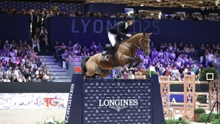 Fin octobre, l’Allemand Richard Vogel a décroché la victoire du Grand Prix Longines d’Equita Lyon, en selle sur le remarquable Gangster Montdésir. Revivez leur incroyable barrage en images. 

Photo : PSV