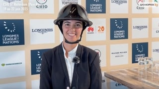 Sur un nuage, Nina Mallevaey a poursuivi sa moisson d’excellents résultats hier, à Rotterdam. Deuxième du Grand Prix CSIO 5* derrière les irrattrapables Karl Cook et Caracole de la Roque, la Française semble foncer vers ses premiers championnats d’Europe Seniors, pour lesquels ses deux juments Dynastie de Beaufour et Nikka vd Bisschop sont de sérieuses prétendantes à une sélection.