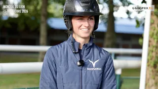 Engagée au Mondial du Lion avec Cambel et Joystick de Syac, ses deux partenaires de sept ans, Héloïse Le Guern revient sur une journée de cross particulièrement satisfaisante, marquée par le maxi de ce dernier. Troisième du CCI 3*-S du Pin-au-Haras cet été avec cet étalon arrivé sous sa selle en janvier, la cavalière angevine évoque sa progression et celle de Cambel, qu’elle accompagne depuis ses quatre ans. Cette sortie de piste vous est présentée par Aravolte, votre spécialiste en textiles cavaliers innovants, ultra légers et confortables.