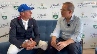 Auteur d’un double sans-faute dans la Coupe des nations du CSIO 5* de La Baule puis troisième du Grand Prix, Julien Épaillard a réussi un week-end déterminant avec Fringan de Vesquerie. Le numéro onze mondial fait le point avec Kamel Boudra. 
Cette Sortie de Piste est présentée par Sanequine, “Better performance, naturally” (“De meilleures performances, naturellement”)