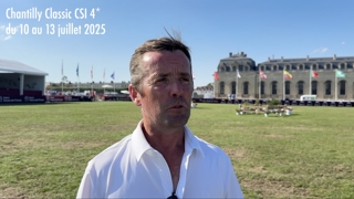 Avec son fidèle Arioto du Gèvres, Marc Dilasser a tout raflé lors de Chantilly Classic en s’imposant dans le prix Demeures de Campagnes coté à 1,50m et le Grand Prix de la Ville de Chantilly coté à 1,55m. Dans cette sortie de piste le Tricolore livre ses impressions et se confie sur le reste de la saison.
