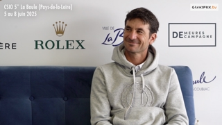Revenu d’une pause de quelques semaines après avoir subi une opération du dos, Steve Guerdat a gratifié la Suisse d’un double sans-faute hier dans la Coupe des nations de La Baule avec le très prometteur Albfuehren's Iashin Sitte. Comptant plus d’un atout de taille au sein de son piquet de chevaux, le champion olympique, vainqueur du Derby cet après-midi avec Easy Star de Talma, fait le point au micro de Kamel Boudra.