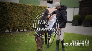 Dans ce dernier épisode de la série « Paroles de champions », Royal Horse donne la parole à Nicolas Delmotte, qui signe une belle saison, marquée par des performances régulières et de bons résultats en compétition.
Le cavalier souligne l’importance de la santé physique et mentale de ses chevaux, afin qu’ils disposent de toute l’énergie nécessaire pour performer durablement.
Il apprécie la régularité et la qualité de la gamme ROYAL HORSE, qui lui permet de garder des chevaux constants dans leur travail tout au long de la saison.
Ses produits phares : le H-200 et le H-250, qu’il utilise pour leur homogénéité et leur adaptabilité à ses chevaux de haut niveau.

À propos de Royal Horse :
Avec plus de 50 ans d’expertise, ROYAL HORSE fabrique des aliments équilibrés, mis au point par des vétérinaires et nutritionnistes équins. Ce savoir-faire est mis au service des chevaux de compétition afin de leur permettre de couvrir tous leurs besoins énergétiques.
Du 15 septembre au 31 octobre, suivez chaque semaine « Paroles de champions » by ROYAL HORSE et partez à la rencontre de cavaliers qui font confiance à la marque pour allier bien-être et performance de leurs chevaux.
