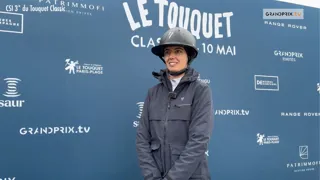 Après avoir remporté le Grand Prix du CSI 3* du Touquet Classic l’année dernière, Nina Mallevaey s’est emparée de la deuxième place de cette épreuve ce dimanche, cette fois aux commandes de Destine To Be. Visiblement satisfaite de cette performance, la Nordiste se confie dans cette Sortie de piste sur l’évolution de son hongre, ses prochains objectifs, et livre également ses impressions sur le concours organisé par GRANDPRIX Events.