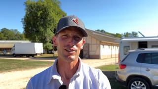 Dimanche, Kevin Staut s’est classé troisième du Grand Prix Longines de la région Normandie, épreuve reine du Longines Deauville Classic, en selle sur Dialou Blue PS. Encore marqué par sa non-participation aux Jeux olympiques de Paris 2024, son partenaire Scuderia 1918 Viking d’la Rousserie n’ayant pas été autorisé à concourir, le Normand se réjouit malgré tout du retour à son meilleur niveau de la jument qui l’avait accompagné aux championnats d’Europe de Milan l’an passé, mais aussi de l’état de forme de Beau de Laubry et Visconti du Telman, qui lui permettent d’espérer une belle seconde partie de saison. Une vidéo présentée par la Boutique Kevin Staut.