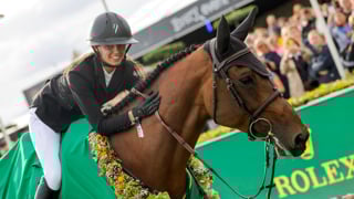 Dimanche, Nina Mallevaey a remporté son premier Grand Prix de niveau 5* au terme du CSIO de Belgique, disputé sur les pistes en herbe de Stephex, près de Bruxelles. Très heureuse de cette victoire, et comblée de la célébrer chez Stephan Conter, qui lui avait donné un coup de pouce décisif il y a quelques années, la Nordiste savoure aussi le bonheur de monter une jument de la trempe de Dynastie de Beaufour.