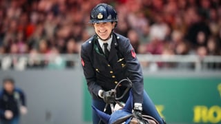 Hier à Genève, Giulia Martinengo Marquet a accompli la plus belle prouesse de sa carrière de cavalière de saut d’obstacles, en se classant deuxième du Grand Prix Rolex du CHI de Genève, dernière levée du Grand Chelem Rolex en 2024. Associée à Delta del’isle, elle a signé un superbe double sans-faute, qui a suscité l’admiration du public. L’Italienne raconte ce dimanche de rêve, mais aussi le passé, le présent et le futur de son génial Selle Français.