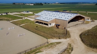 GrandPrix s'est rendu au Haras du Trèfle Blanc afin de découvrir les infrastructures conçues et réalisées par James.